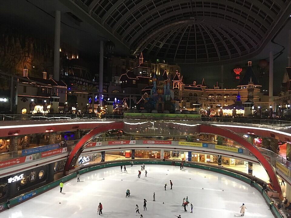 Lotte_World_at_night_1